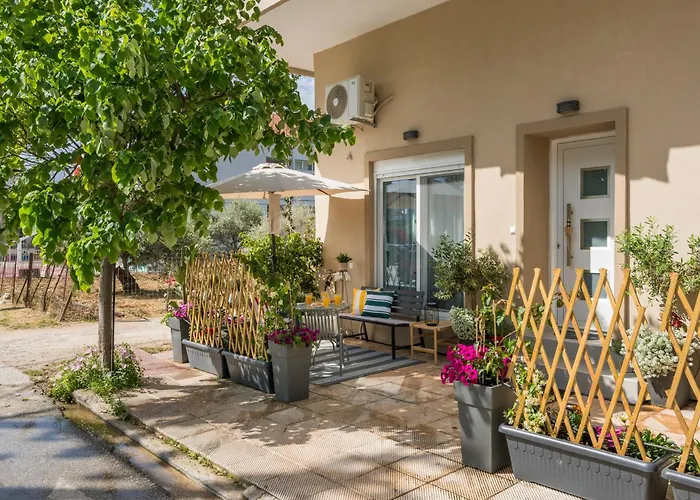 Eranthis Apartment